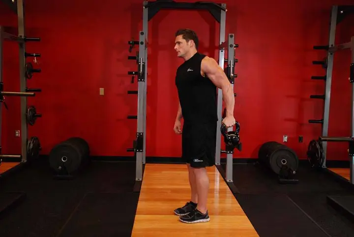 Clean bottoms-up com kettlebell — contração
