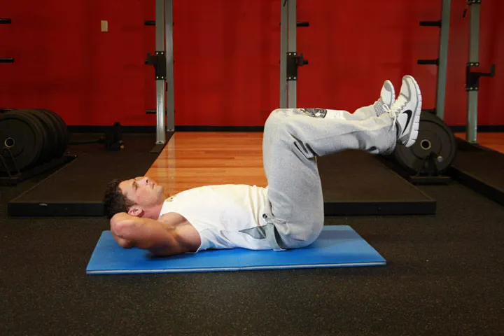 Abdominal bicicleta — posição inicial