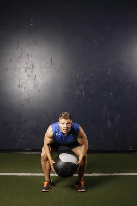 Backward Medicine Ball Throw — posição inicial