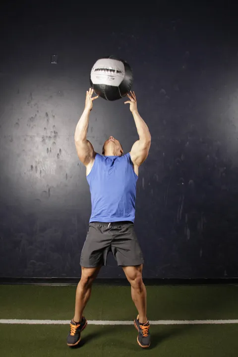 Backward Medicine Ball Throw — contração