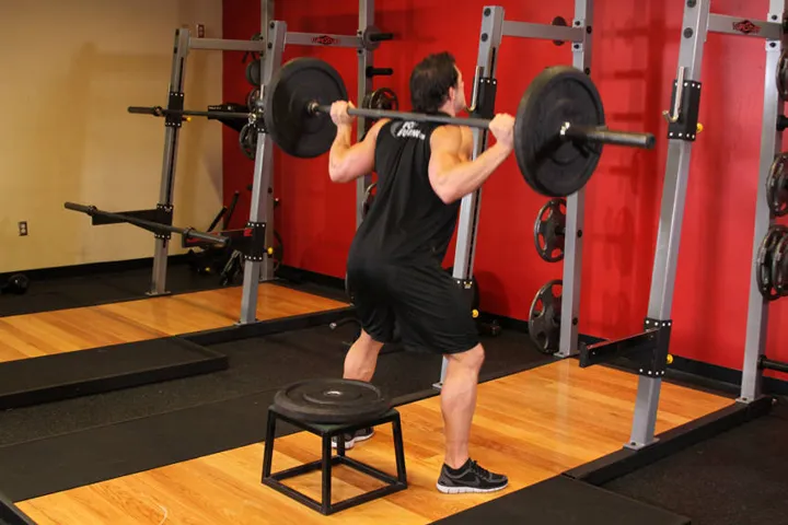 Barbell Squat To A Bench — posição inicial