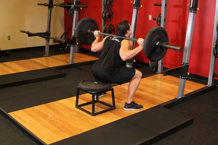 Barbell Squat To A Bench — contração
