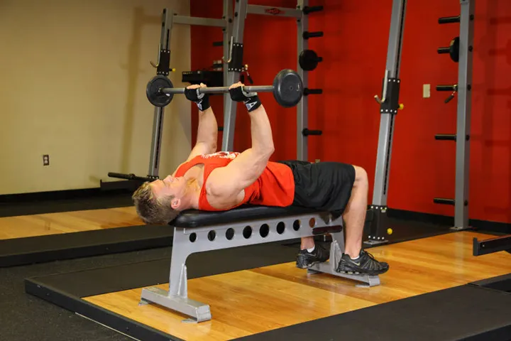Bent-Arm Barbell Pullover — contração