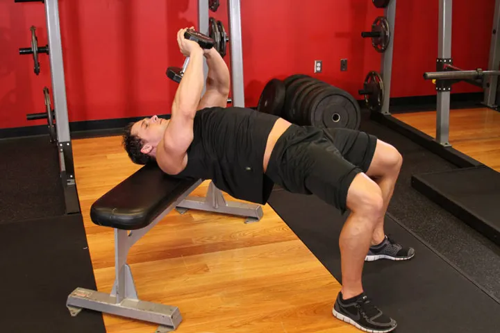 Bent-Arm Dumbbell Pullover — posição inicial