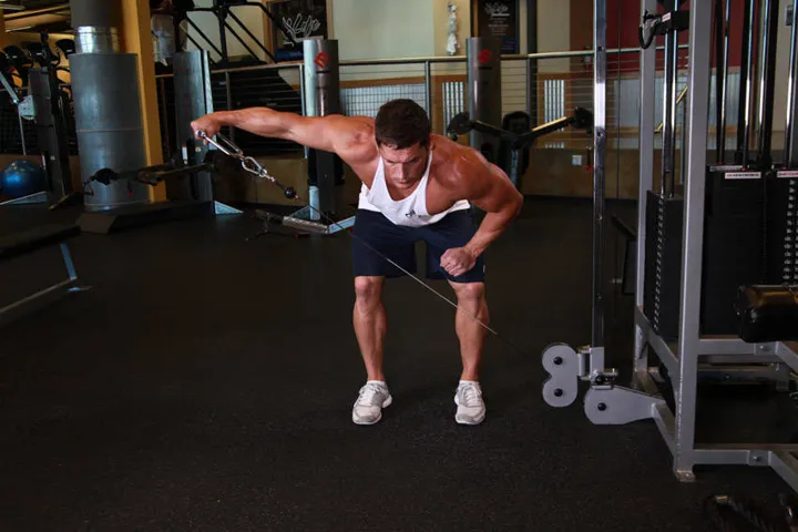Bent Over Low-Pulley Side Lateral — contração