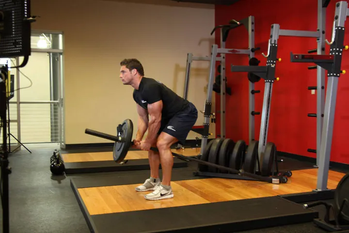 Bent Over Two-Arm Long Bar Row — posição inicial