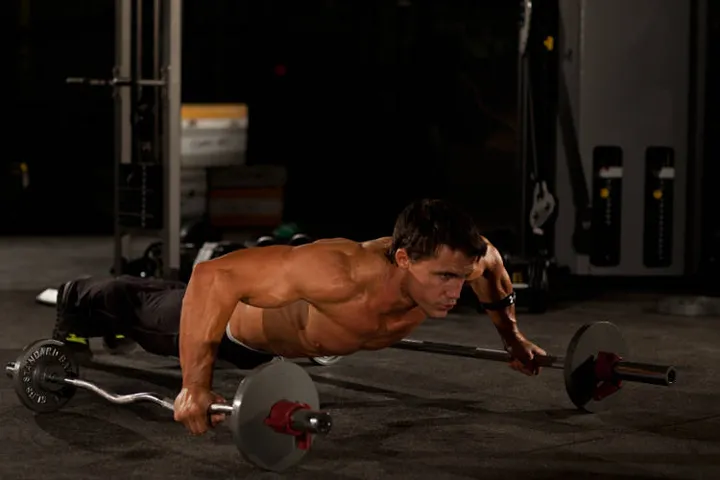 Bodyweight Flyes — contração
