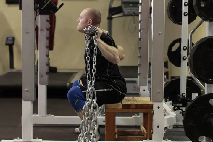 Box Squat with Chains — contração