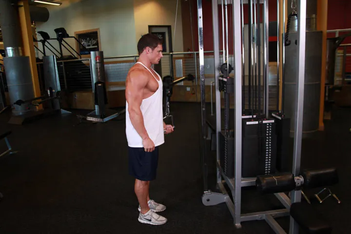 Cable One Arm Tricep Extension — posição inicial