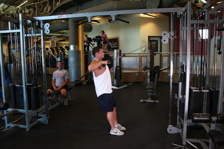 Cable Rope Rear-Delt Rows — contração