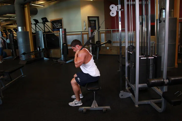 Cable Seated Crunch — posição inicial