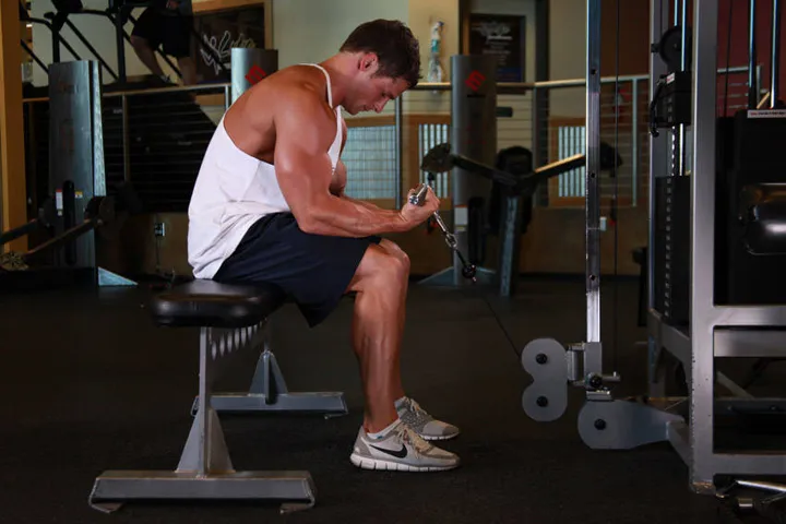 Cable Wrist Curl — contração