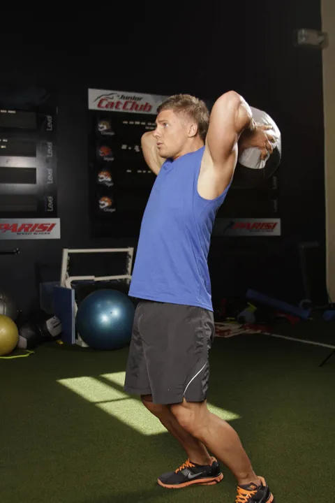 Catch and Overhead Throw — contração