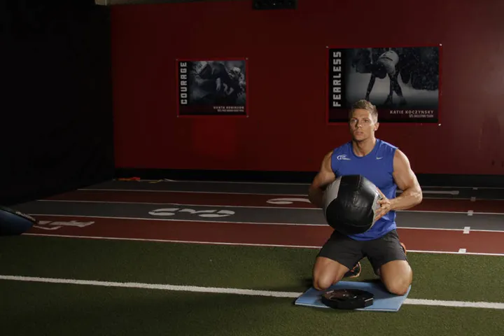 Chest Push (single response) — posição inicial