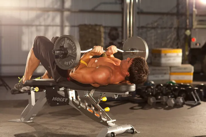 Close-Grip EZ-Bar Press — contração