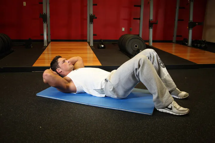 Cross-Body Crunch — posição inicial