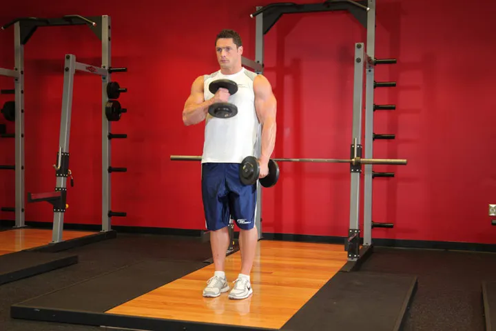 Cross Body Hammer Curl — posição inicial