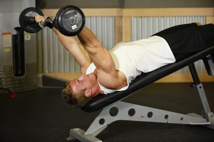 Decline EZ Bar Triceps Extension — posição inicial
