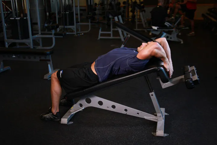 Decline Reverse Crunch — posição inicial