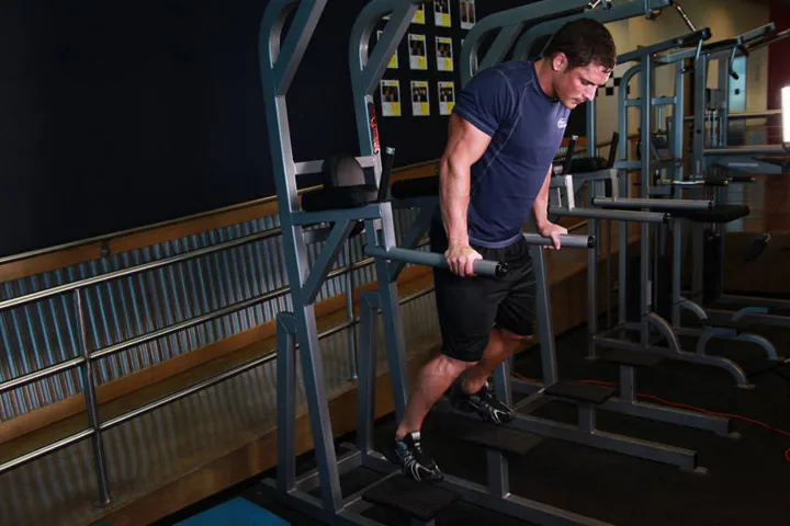 Dips - Chest Version — posição inicial