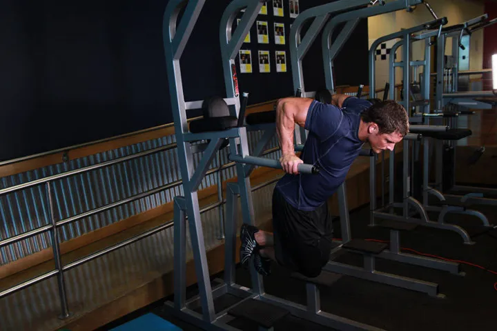 Dips - Chest Version — contração