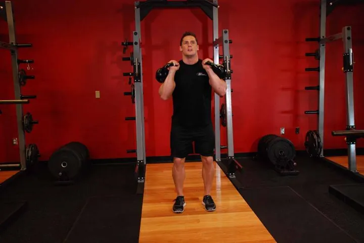 Double Kettlebell Jerk — contração