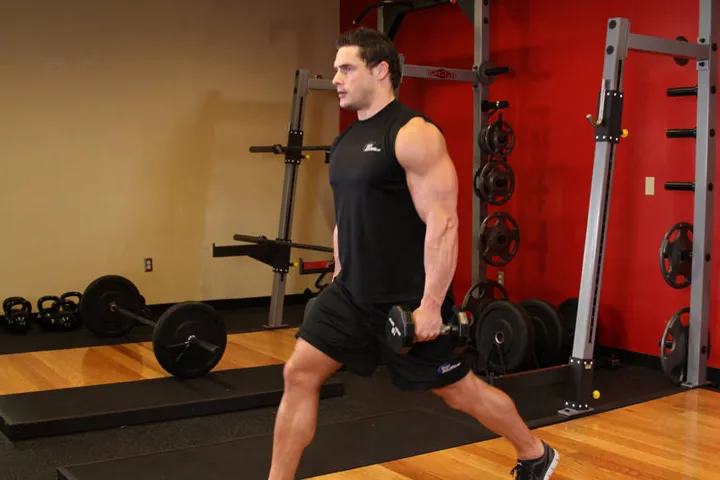Dumbbell Lunges — posição inicial