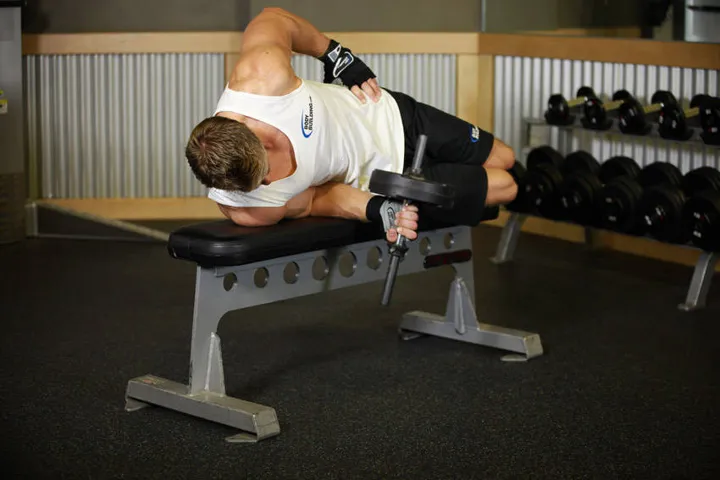 Dumbbell Lying Supination — posição inicial