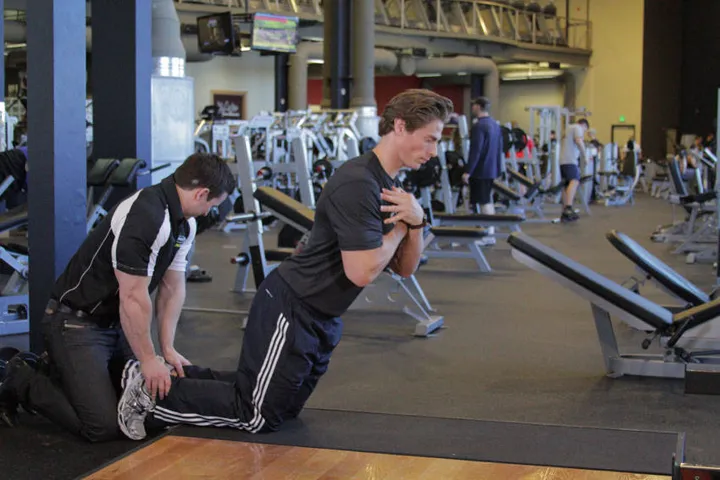 Floor Glute-Ham Raise — contração