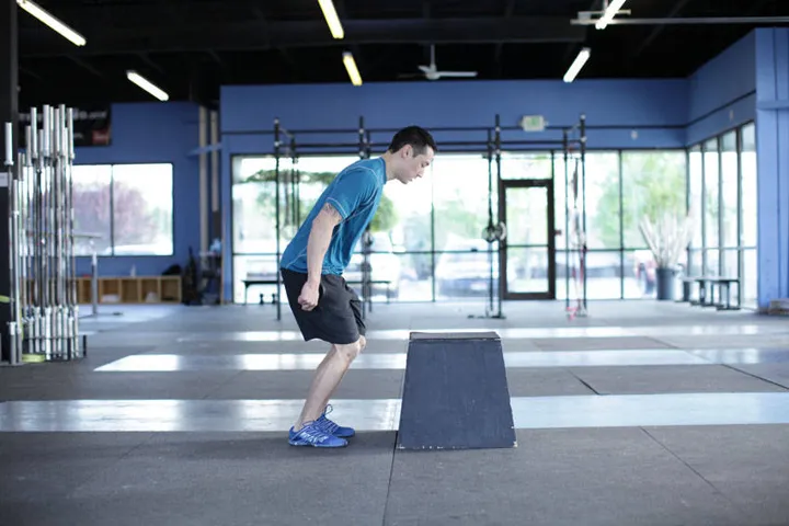 Front Box Jump — posição inicial