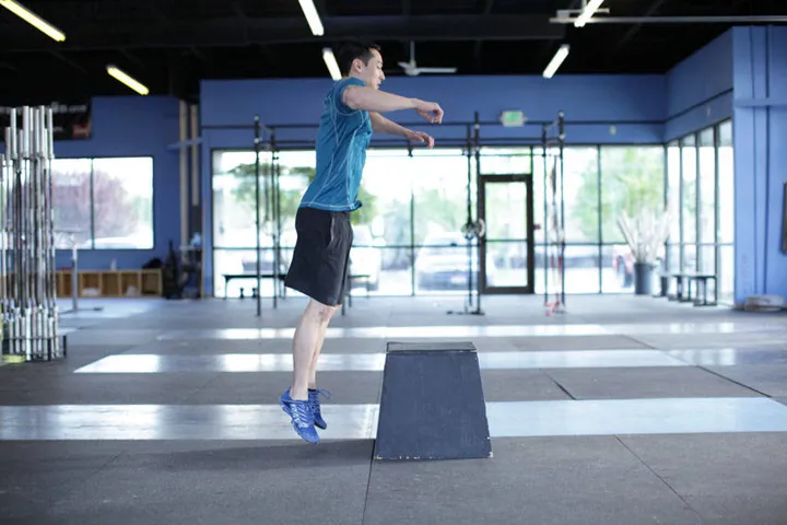 Front Box Jump — contração