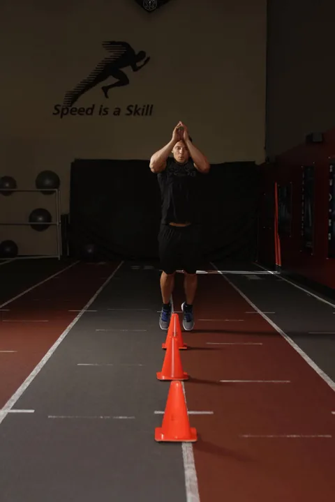 Front Cone Hops (or hurdle hops) — posição inicial