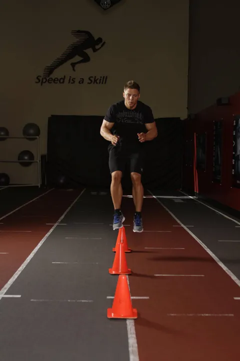 Front Cone Hops (or hurdle hops) — contração