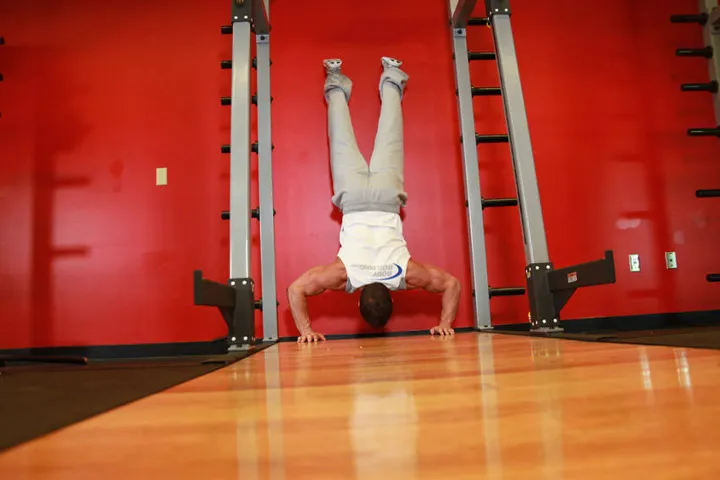 Handstand Push-Ups — contração