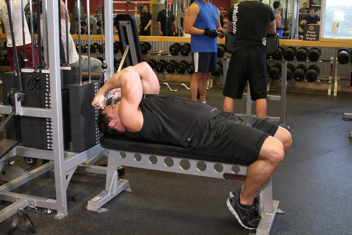 High Cable Curls — contração