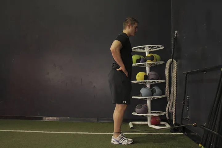 Hip Extension with Bands — posição inicial
