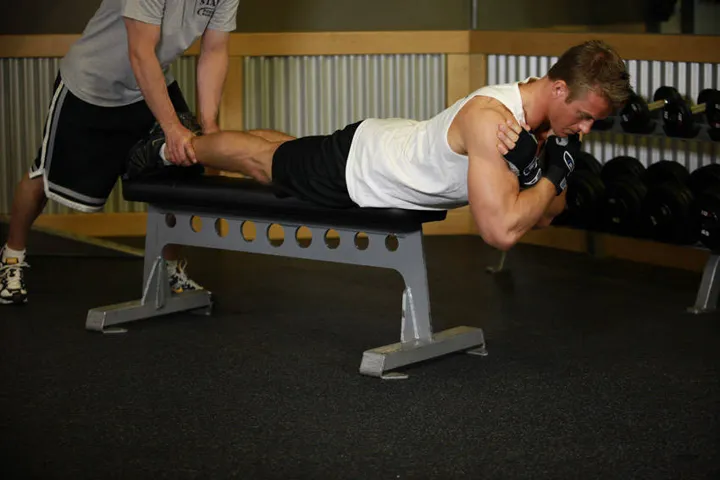 Hyperextensions With No Hyperextension Bench — contração