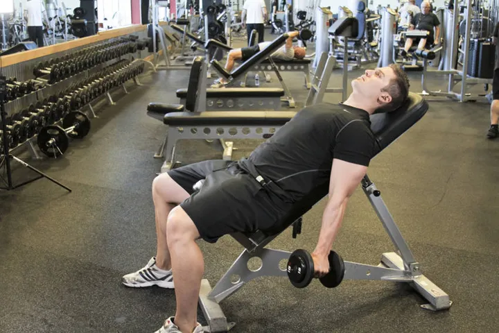 Incline Hammer Curls — posição inicial