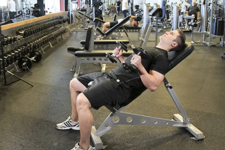 Incline Hammer Curls — contração