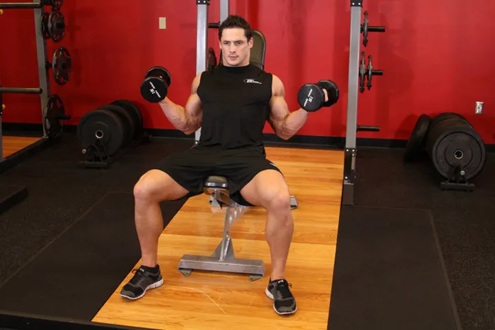 Incline Inner Biceps Curl — contração