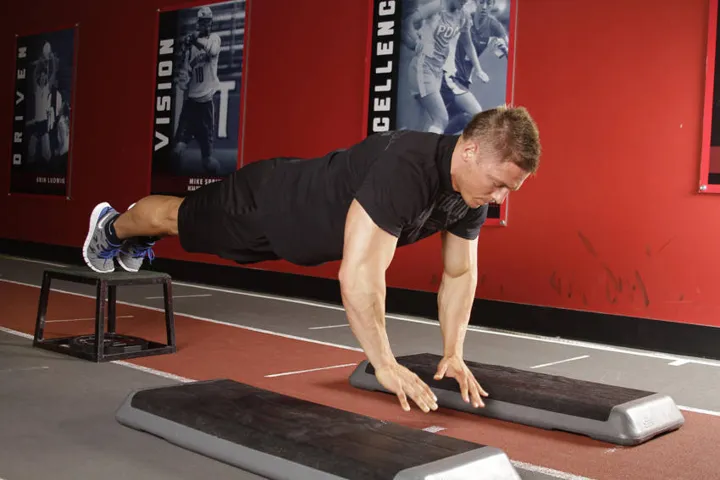 Incline Push-Up Depth Jump — contração