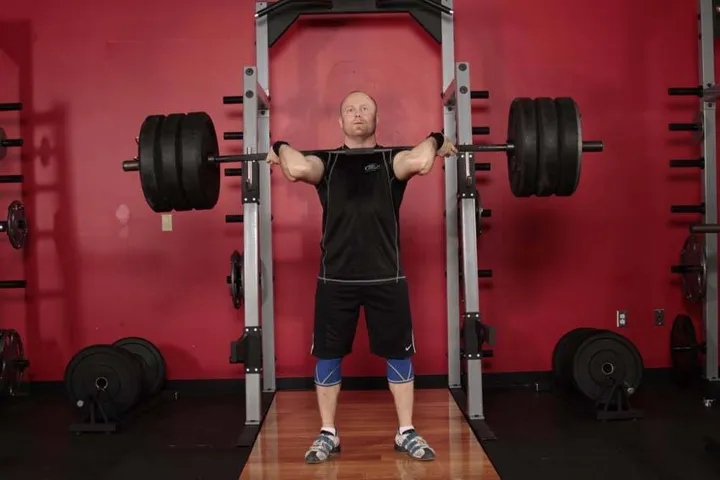Jerk Dip Squat — posição inicial