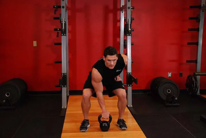 Kettlebell Dead Clean — posição inicial