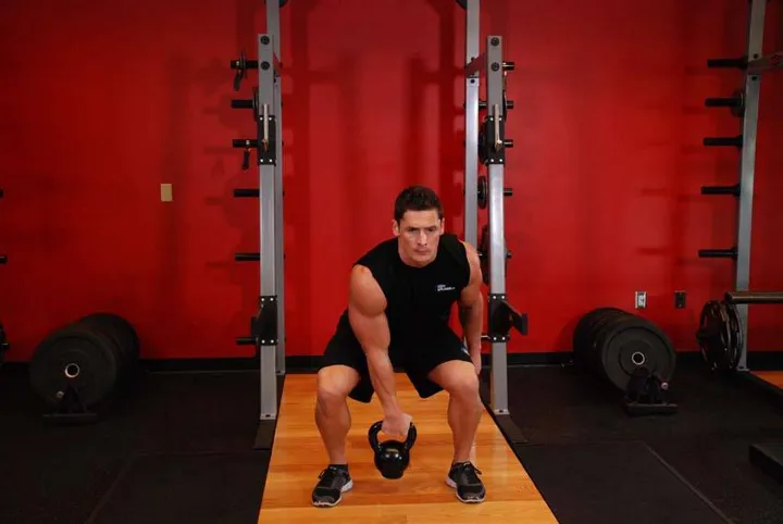 Kettlebell Hang Clean — contração