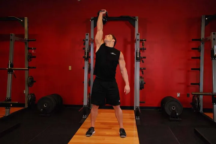 Kettlebell Windmill — posição inicial