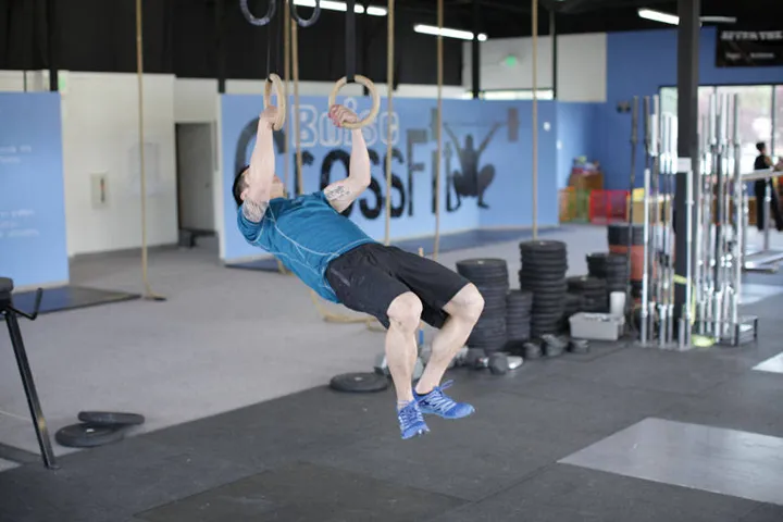 Kipping Muscle Up — contração
