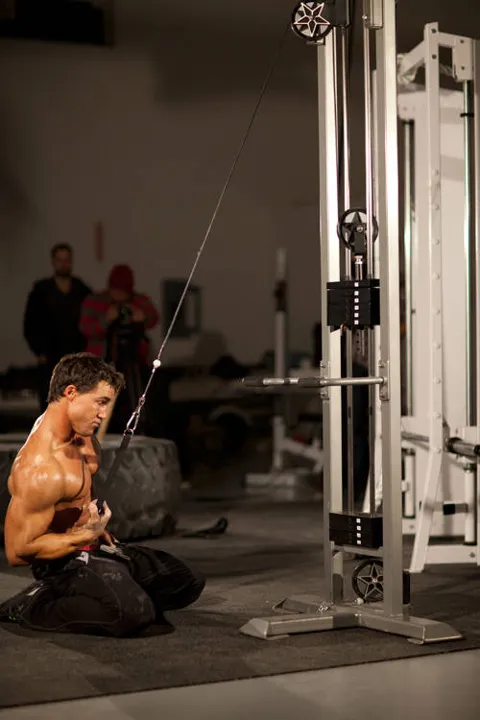 Kneeling Single-Arm High Pulley Row — contração