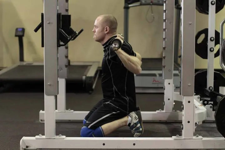 Kneeling Squat — contração