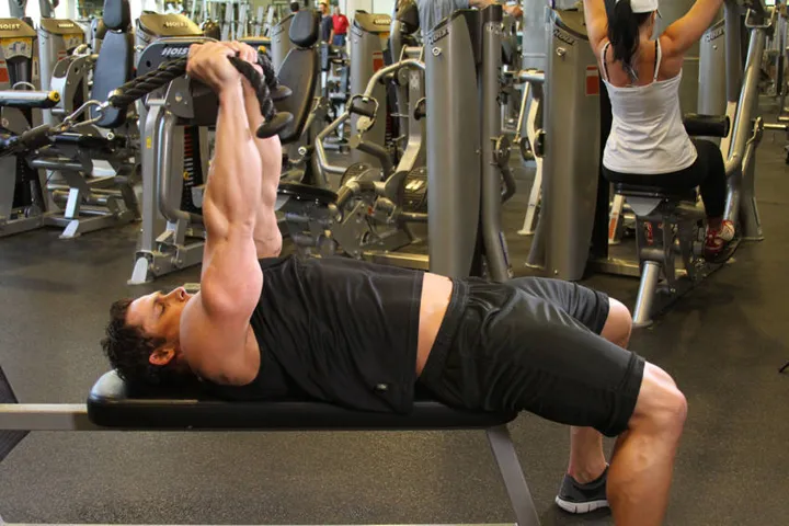 Low Cable Triceps Extension — contração