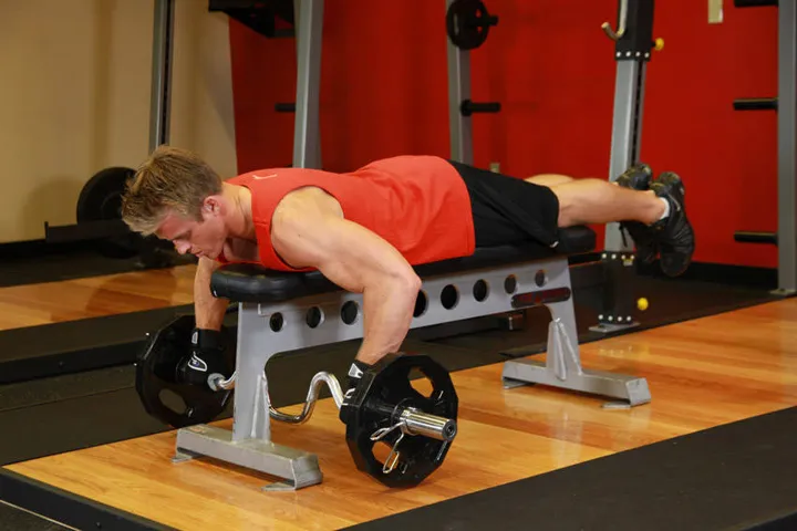 Lying Cambered Barbell Row — posição inicial